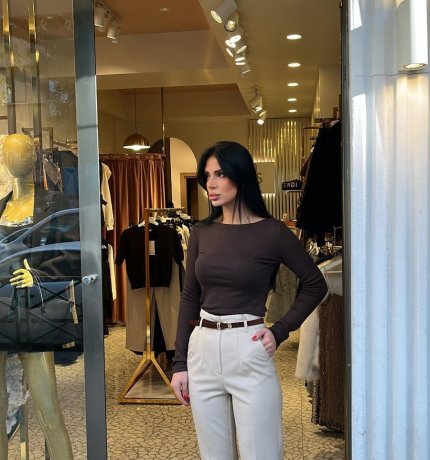 Taş rengi kemerli yüksek bel pensli kumaş pantolon