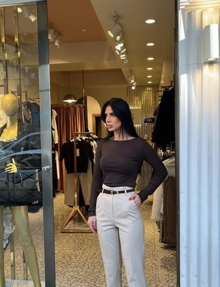 Taş rengi kemerli yüksek bel pensli kumaş pantolon