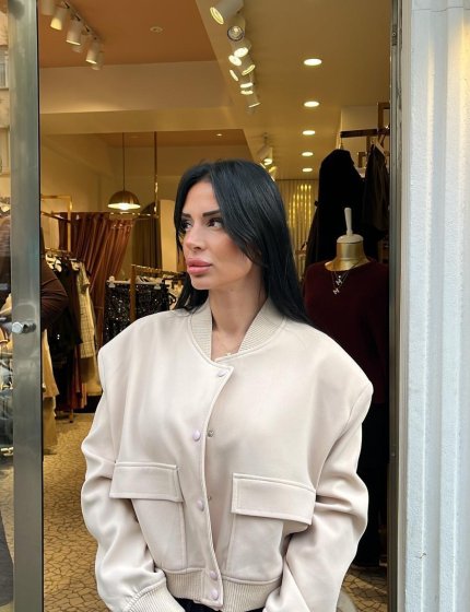 Vatkalı Bej bomber ceket içi astarlıdır