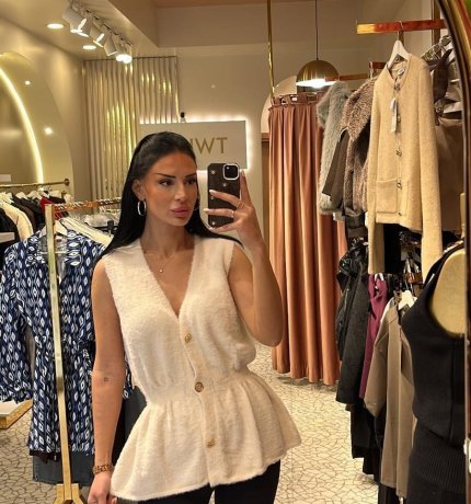 Ekru Gold Düğme Detaylı Tüylü Yelek