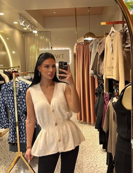 Ekru Gold Düğme Detaylı Tüylü Yelek