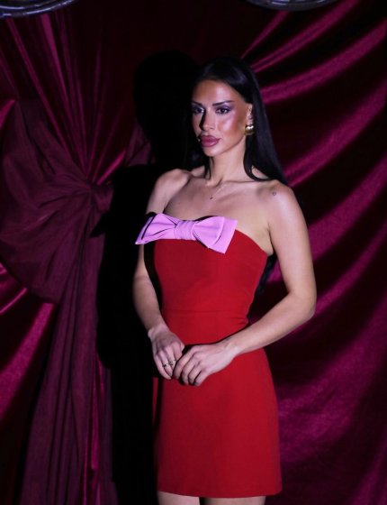 Kırmızı mini fiyonk detaylı straplez elbise