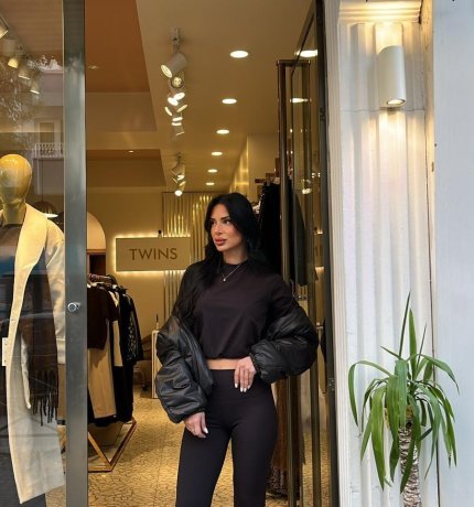 Siyah uzun kollu spor takım