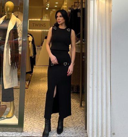 Siyah toka detaylı triko etekli takım