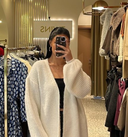 Ekru Yumuşak Dokulu Dökümlü Triko Hırka