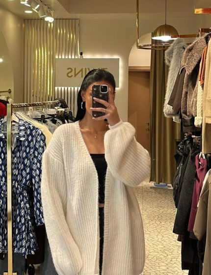 Ekru Yumuşak Dokulu Dökümlü Triko Hırka